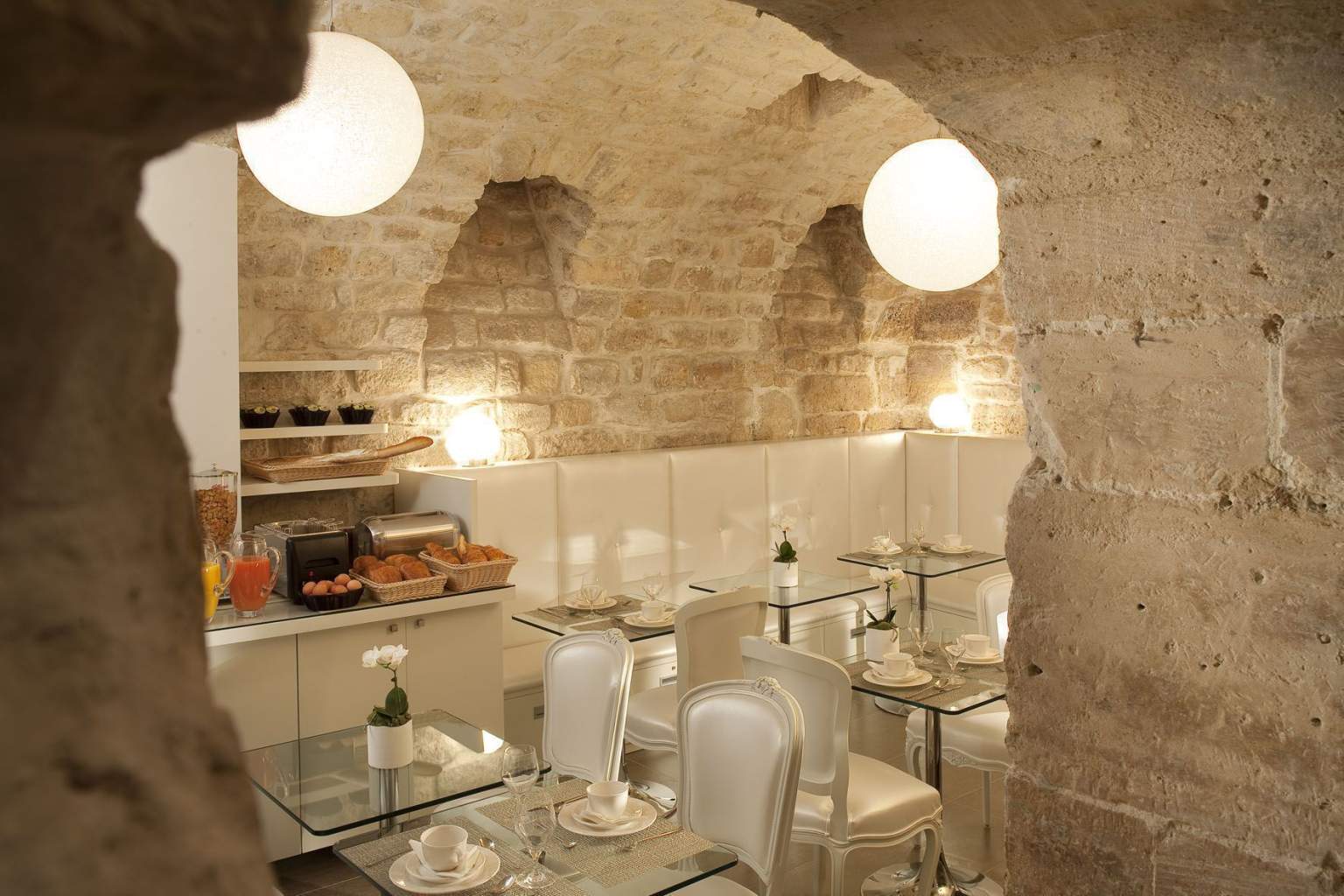 Salle de petit-déjeuner à l'Hôtel Caron Le Marais, Hôtel de Charme dans le Marais, Paris 4