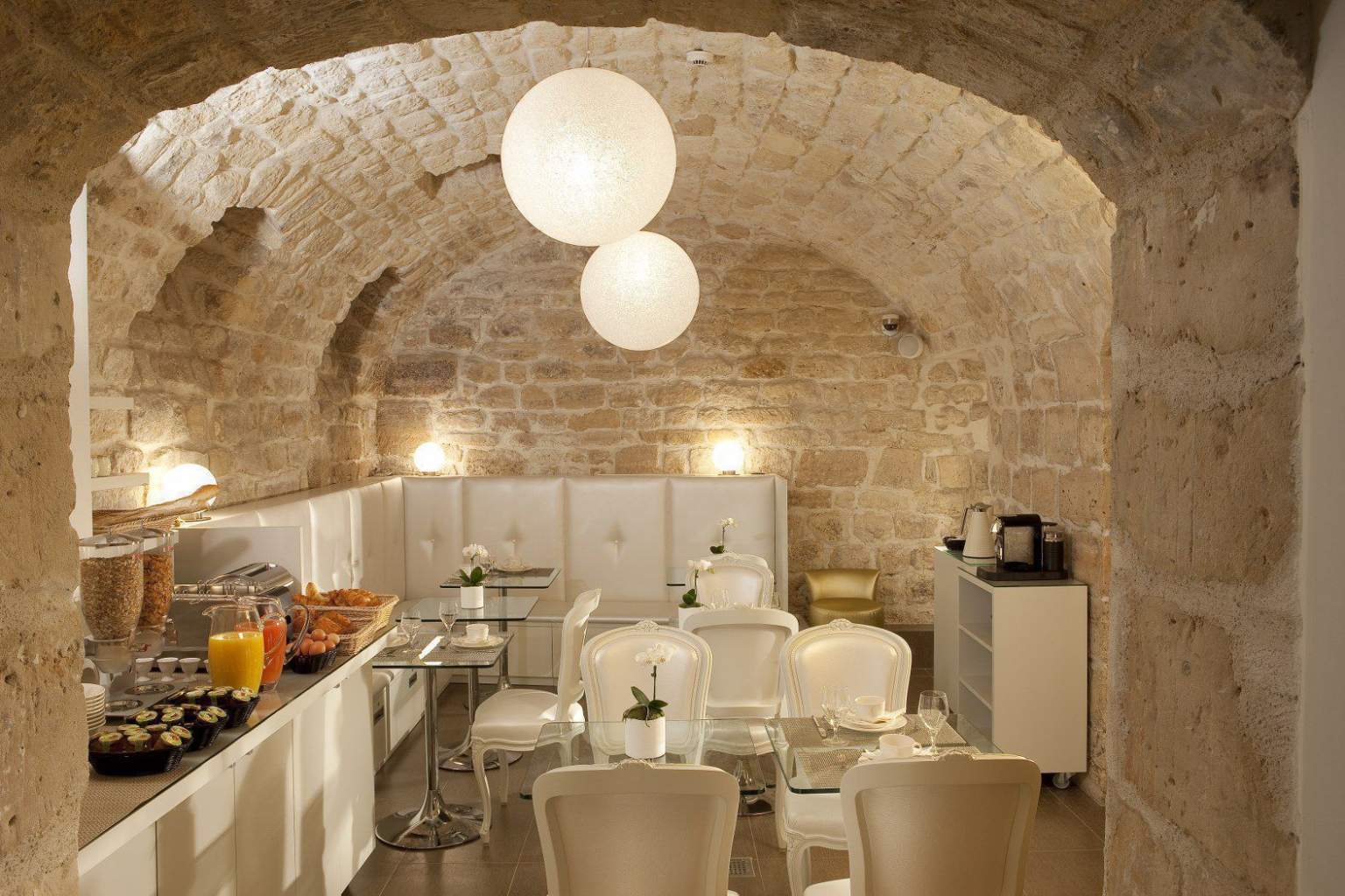 Salle de petit-déjeuner de l'Hôtel Caron Le Marchais, Hôtel de Charme près de la Place des Vosges à Paris